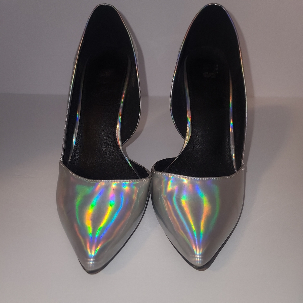 It's Pumps Heel does have a little marks u can see in pictures sz 9